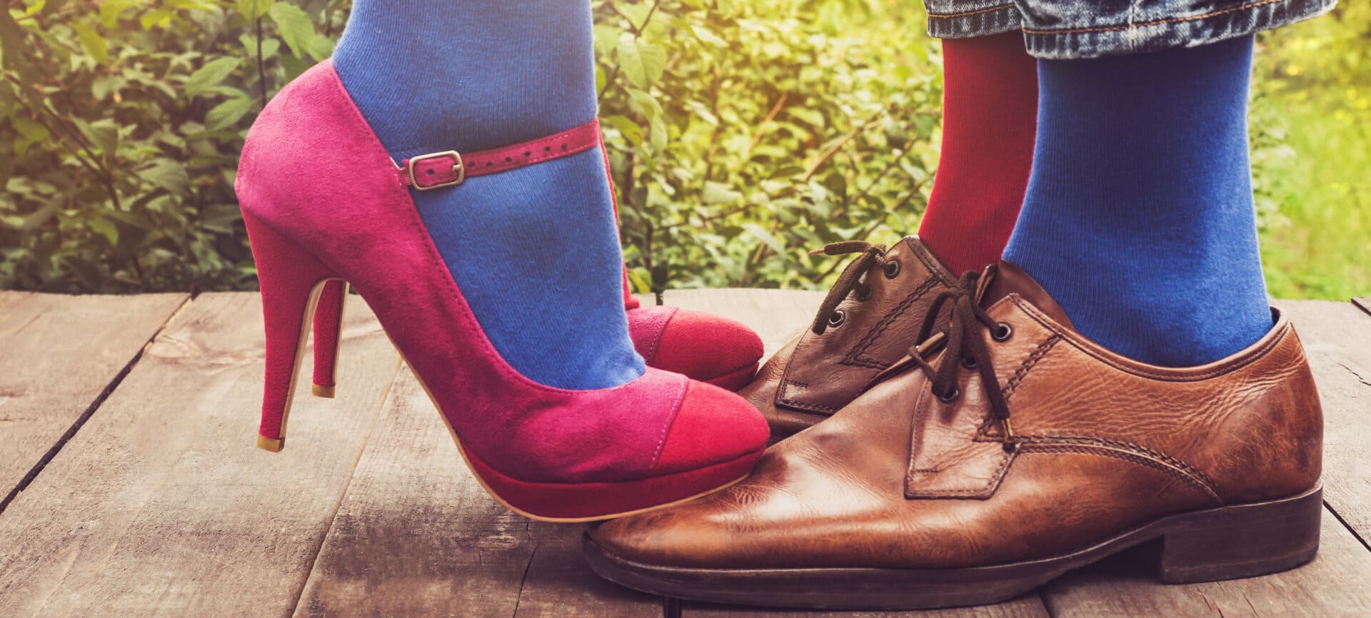 Mann und Frau, Füße in Unisex Socken