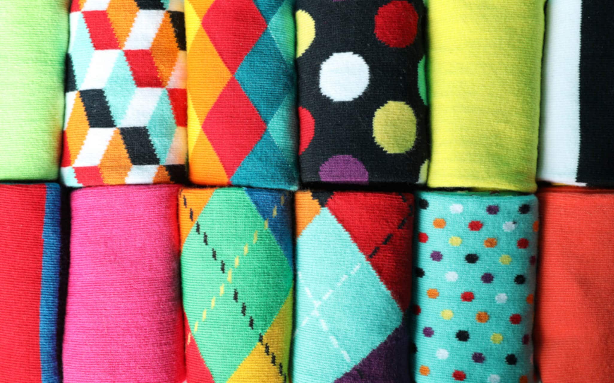 Auswahl an bunt gemusterten Socken